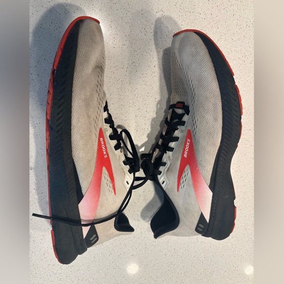 Brooks Launch 8 Running Shoe - Size 8 - Picture 5 of 7
